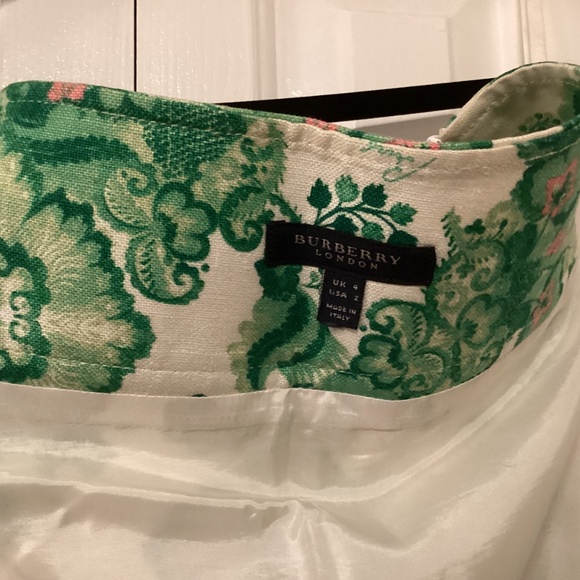 Authentic Burberry London skirt - Picture 5 of 7